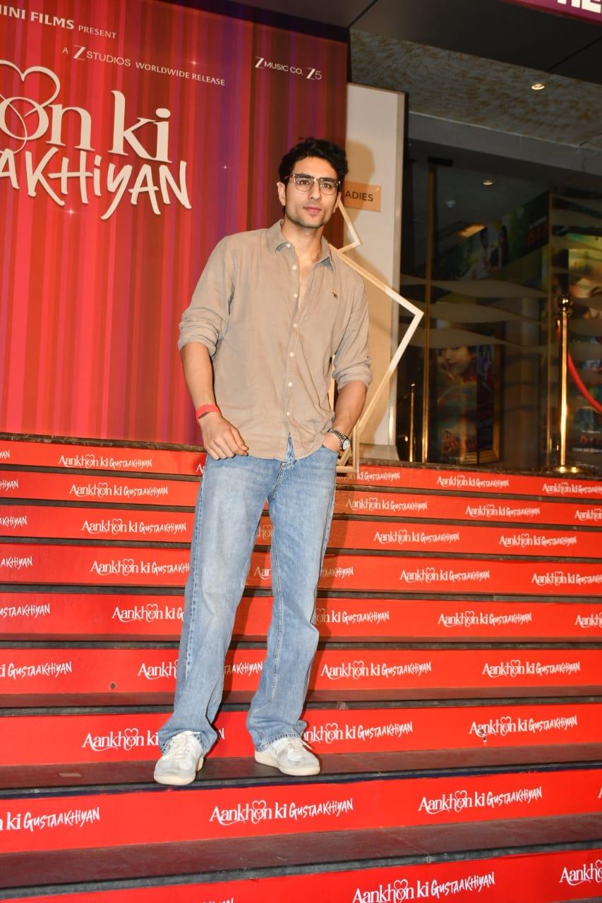 Ibrahim Ali Khan also arrived for the screening of Aankhon Ki Gustaakhiyan. He looked casual and cool in a tan shirt paired withblue jeans and white sneakers.